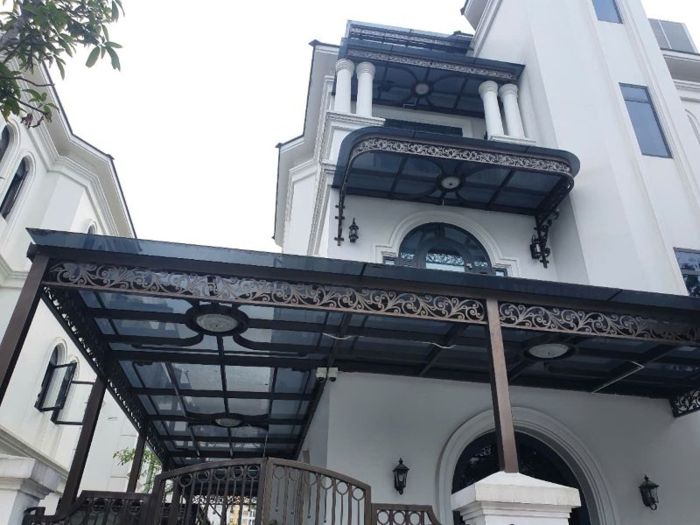 Mỗi chi tiết trên mái kính đều được gia công tỉ mỉ, chu đáo
